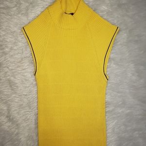 Stretch Yellow knit turtle neck top size Small-med